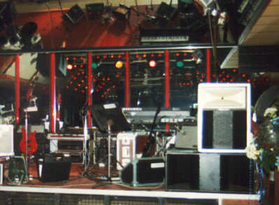 ... Basshorn - zusammen mit einem 15"-Top eines zu der Zeit recht verbreiteten Herstellers ...