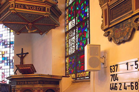 Kompaktes PA-Lautsprechersystem SK-6.1 - als Hauptlautsprecher in der Dreifaltigkeitskirche in Oldenburg
